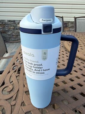NWT- Owala 40oz Stainless Steel FreeSip Tumbler in Skydive